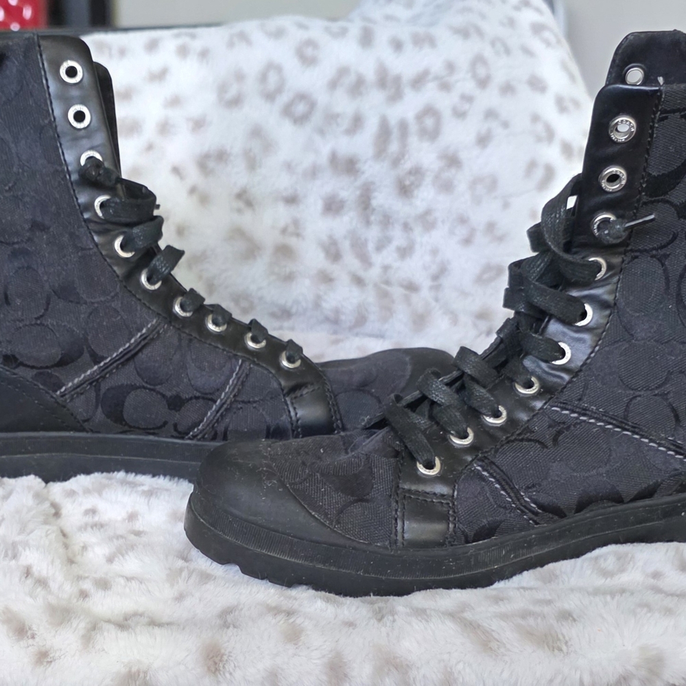 Women's Black Lace-Up Boots - Picture 3 of 6